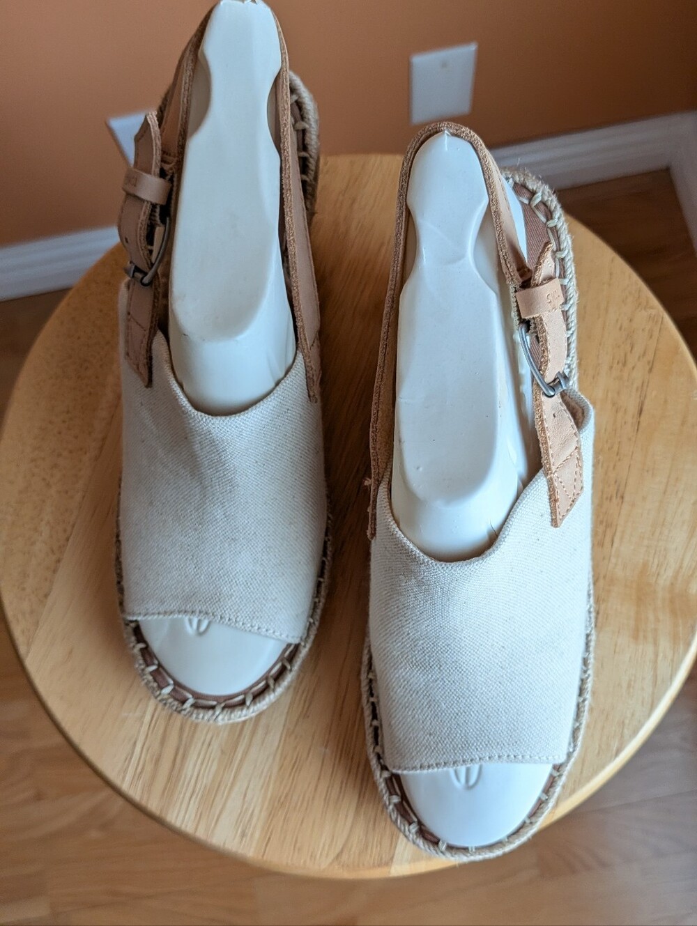 TOMS Canvas Espadrille Slingback Sandals in Natural Beige Size 8